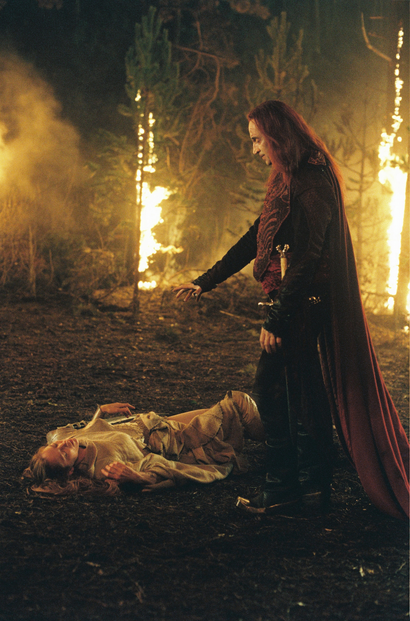 Still of Robert Carlyle and Sienna Guillory in Eragon (2006)