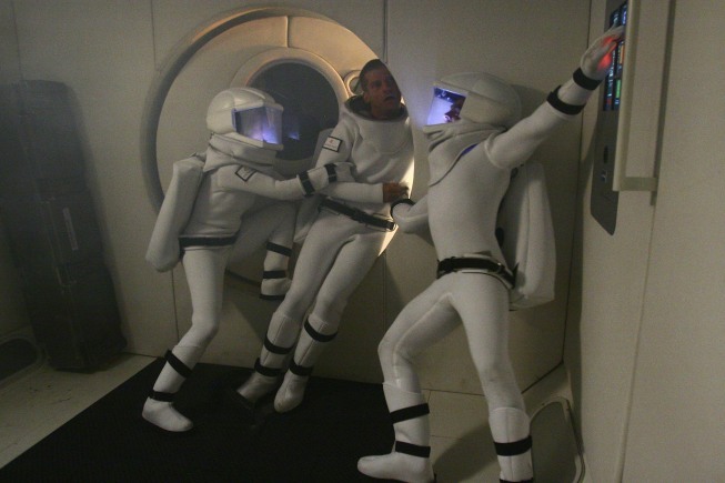 Still of Nikolaj Coster-Waldau, Sienna Guillory and Gene Farber in Virtuality (2009)