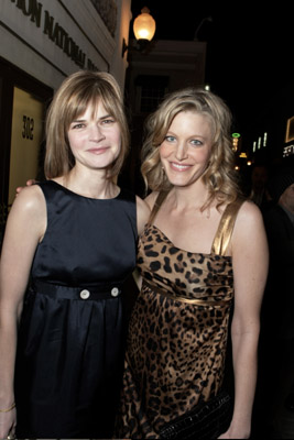 Anna Gunn and Betsy Brandt at event of Brestantis blogis (2008)