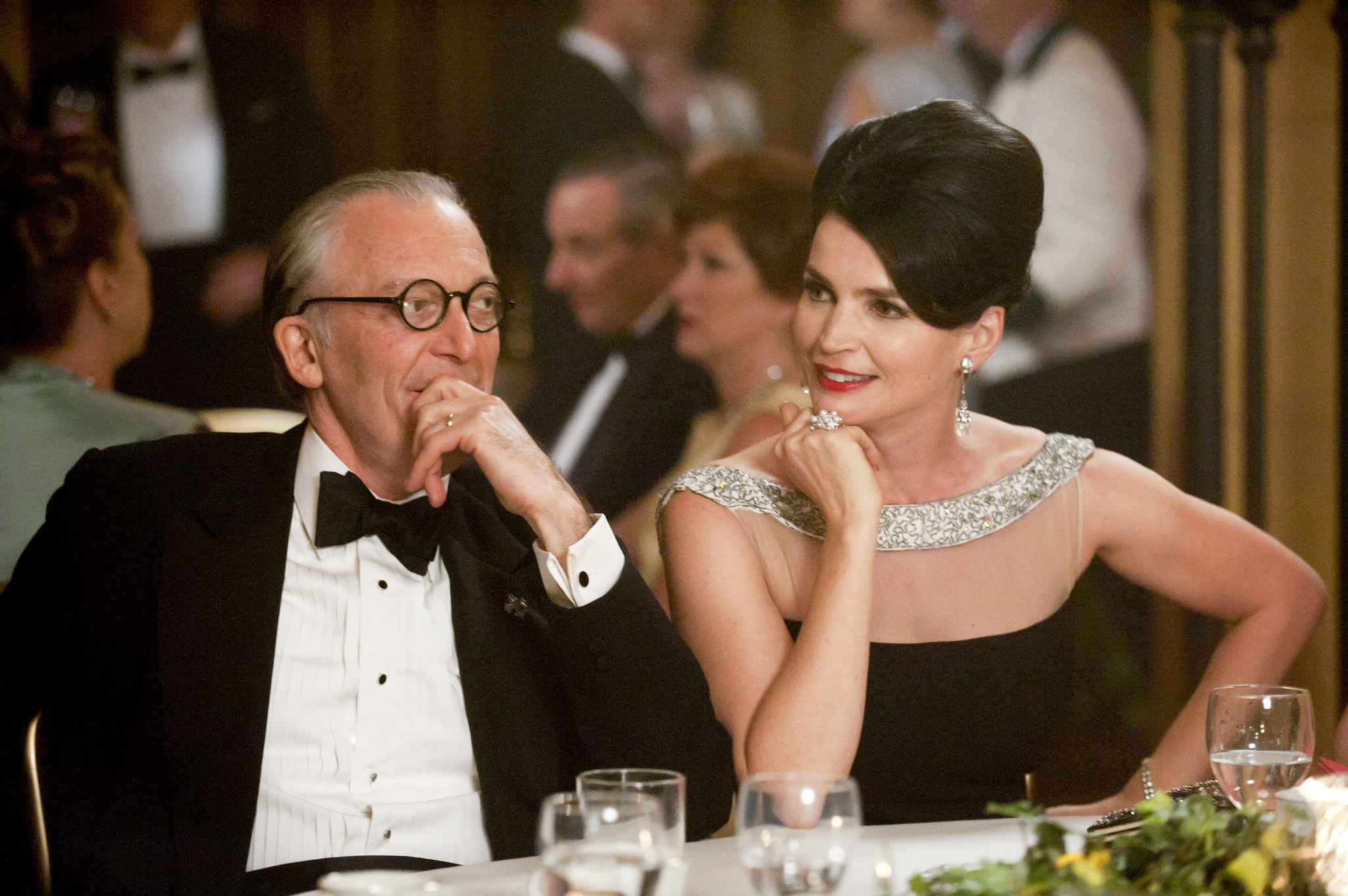 Still of Julia Ormond and Ronald Guttman in MAD MEN. Reklamos vilkai (2007)