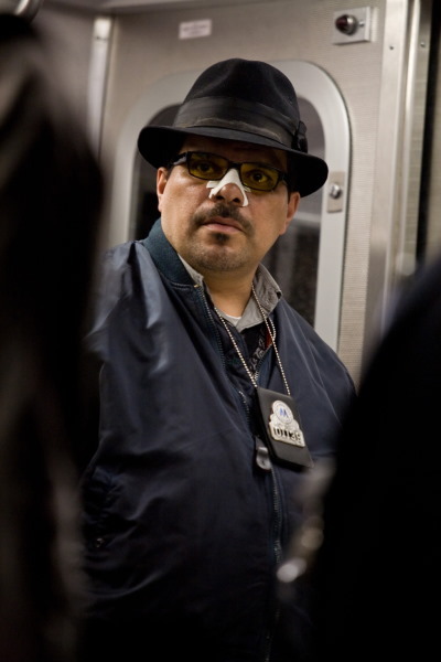 Still of Luis Guzmán in Metro uzgrobimas (2009)