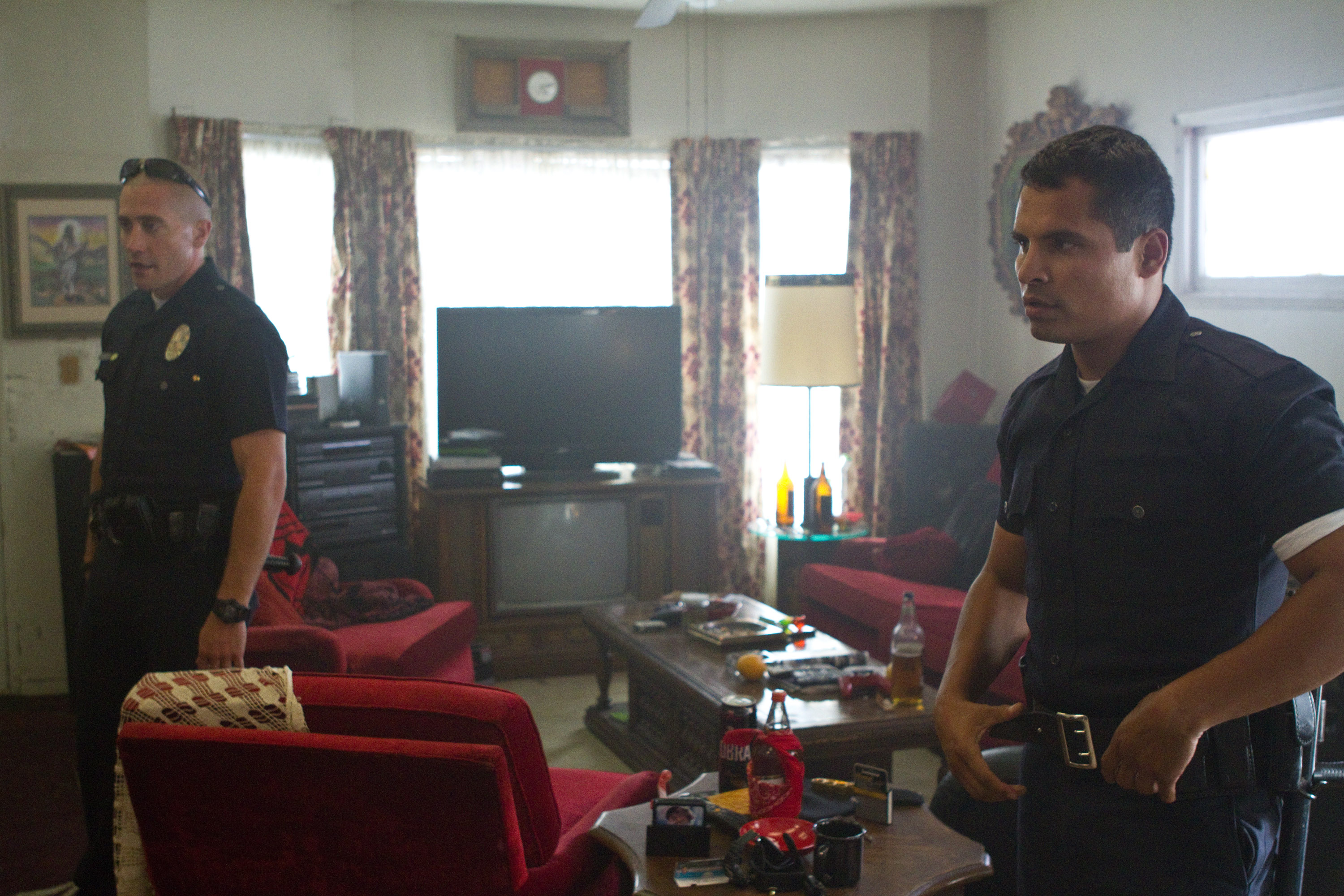 Still of Jake Gyllenhaal and Michael Peña in End of Watch (2012)