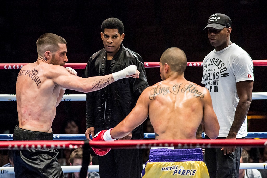 Still of Jake Gyllenhaal and Miguel Gomez in Southpaw (2015)