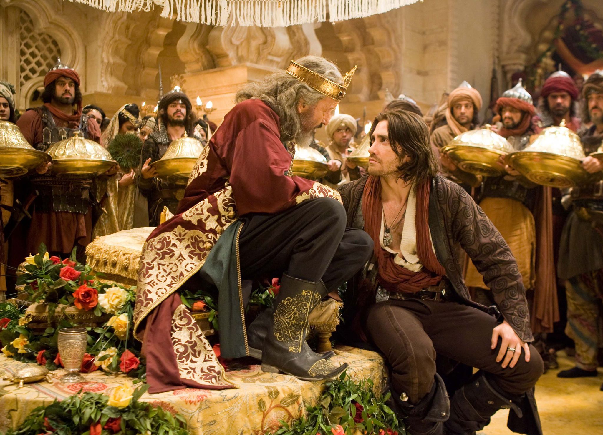Still of Jake Gyllenhaal and Ronald Pickup in Persijos princas: laiko smiltys (2010)