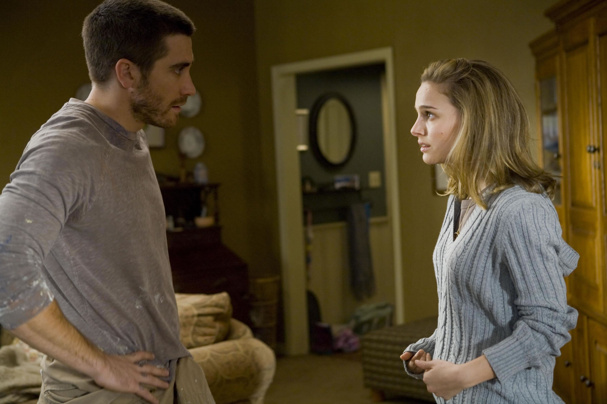 Still of Natalie Portman and Jake Gyllenhaal in Broliai (2009)