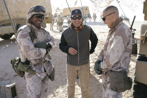 Jamie Foxx, Sam Mendes and Jake Gyllenhaal in Jarhead (2005)