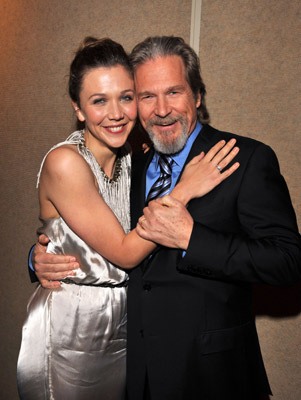 Jeff Bridges and Maggie Gyllenhaal at event of Crazy Heart (2009)