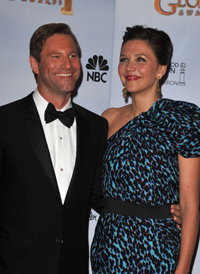 Aaron Eckhart and Maggie Gyllenhaal at event of The 66th Annual Golden Globe Awards (2009)