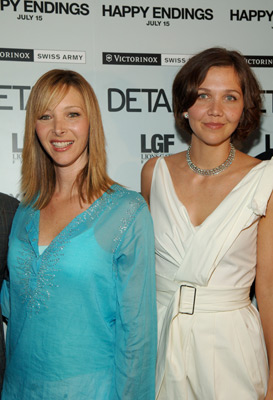 Lisa Kudrow and Maggie Gyllenhaal at event of Happy Endings (2005)