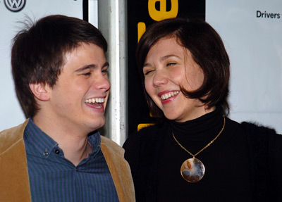 Maggie Gyllenhaal and Jason Ritter at event of Happy Endings (2005)