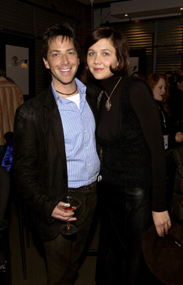 Dan Bucatinsky and Maggie Gyllenhaal at event of Happy Endings (2005)