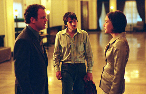 Still of John C. Reilly, Maggie Gyllenhaal and Diego Luna in Criminal (2004)