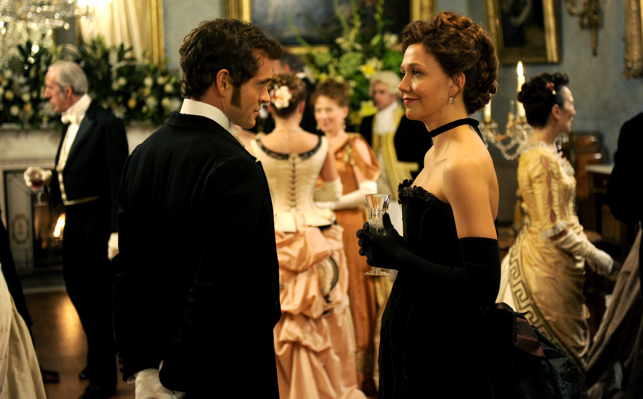 Still of Hugh Dancy and Maggie Gyllenhaal in Mano didysis O! (2011)