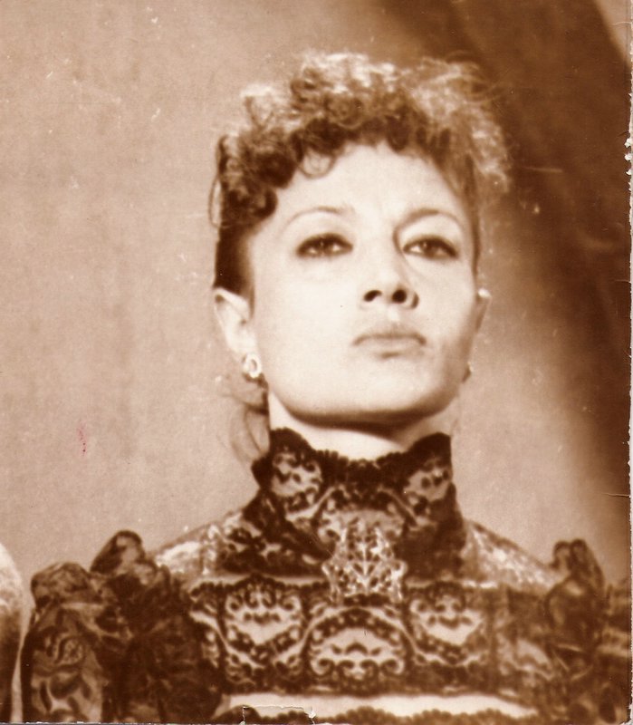 Imola Gaspar in Flacari pe comori directed by Nicolae Margineanu