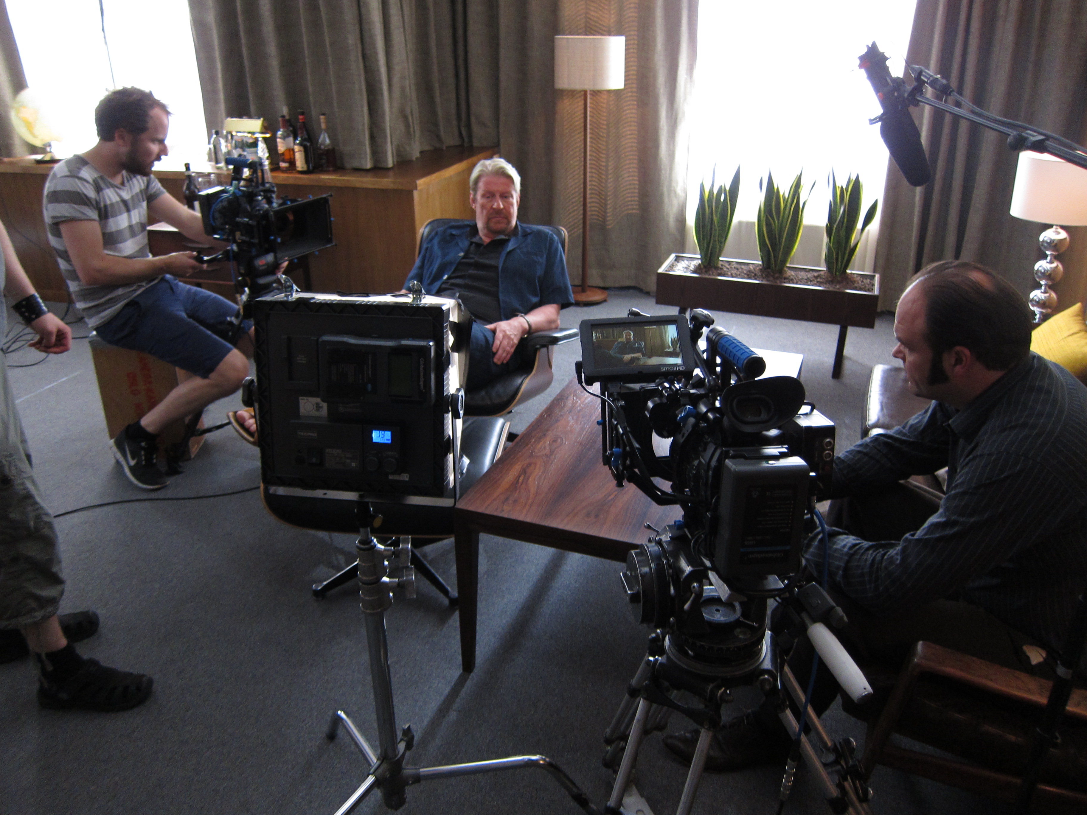 DAG Season 2 with Rolf Lassgård and Atle Antonsen in Ernst office.