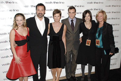 Reese Witherspoon, Joaquin Phoenix, James Mangold, Carla Hacken, Cathy Konrad and Elizabeth Gabler at event of Ties jausmu riba (2005)