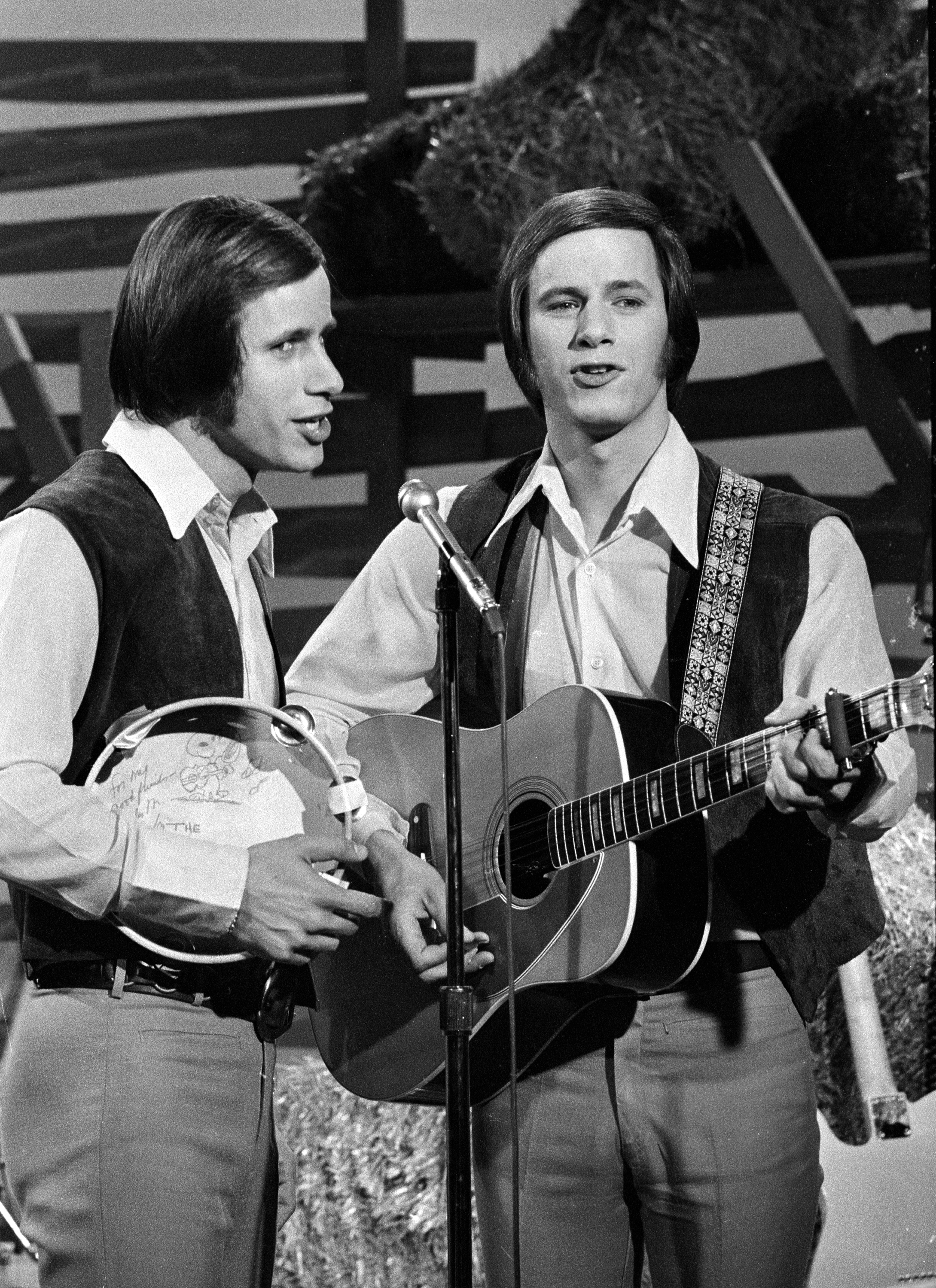 Still of Jim Hager and Jon Hager in Hee Haw (1969)