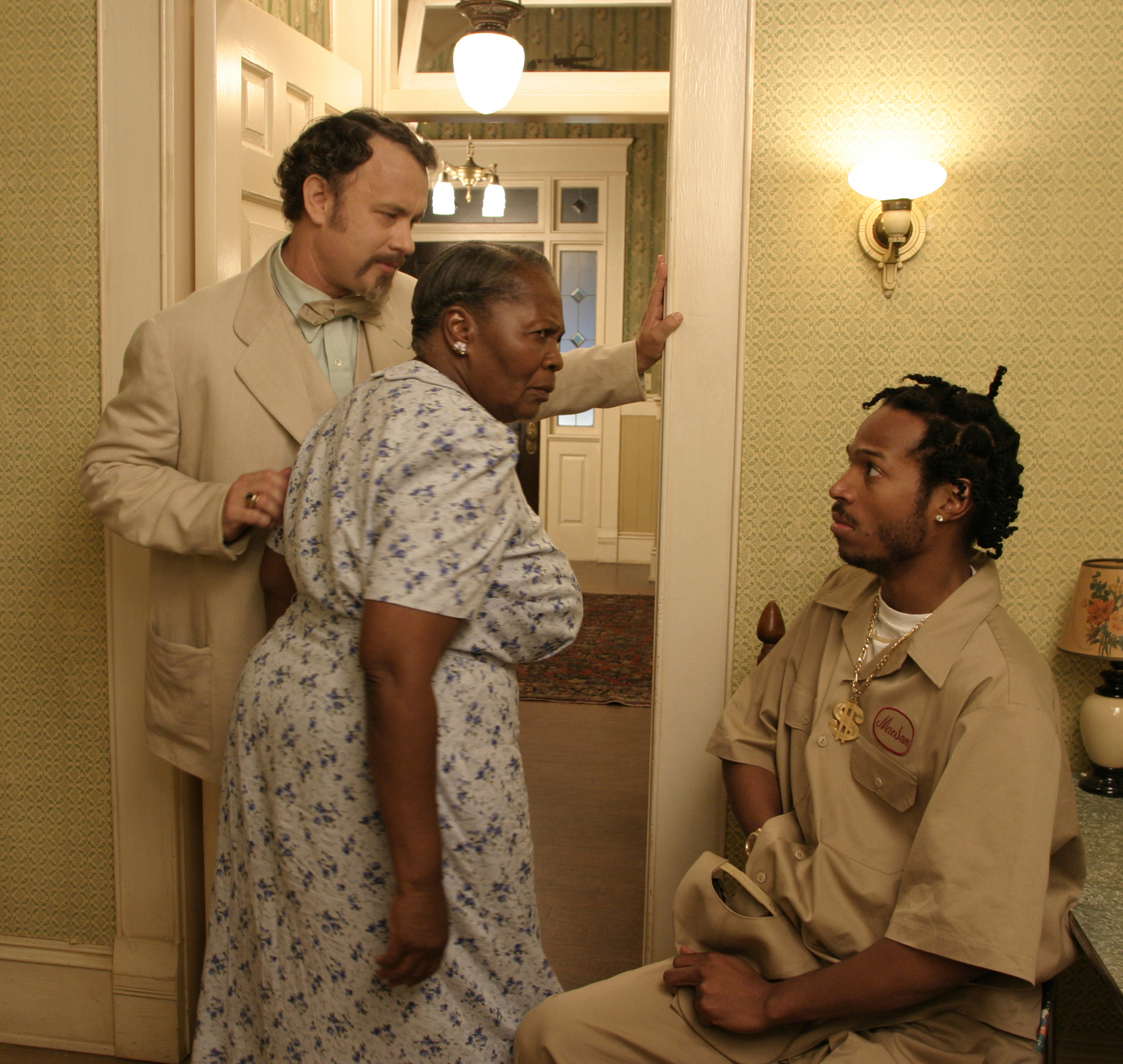 Still of Tom Hanks, Marlon Wayans and Irma P. Hall in The Ladykillers (2004)