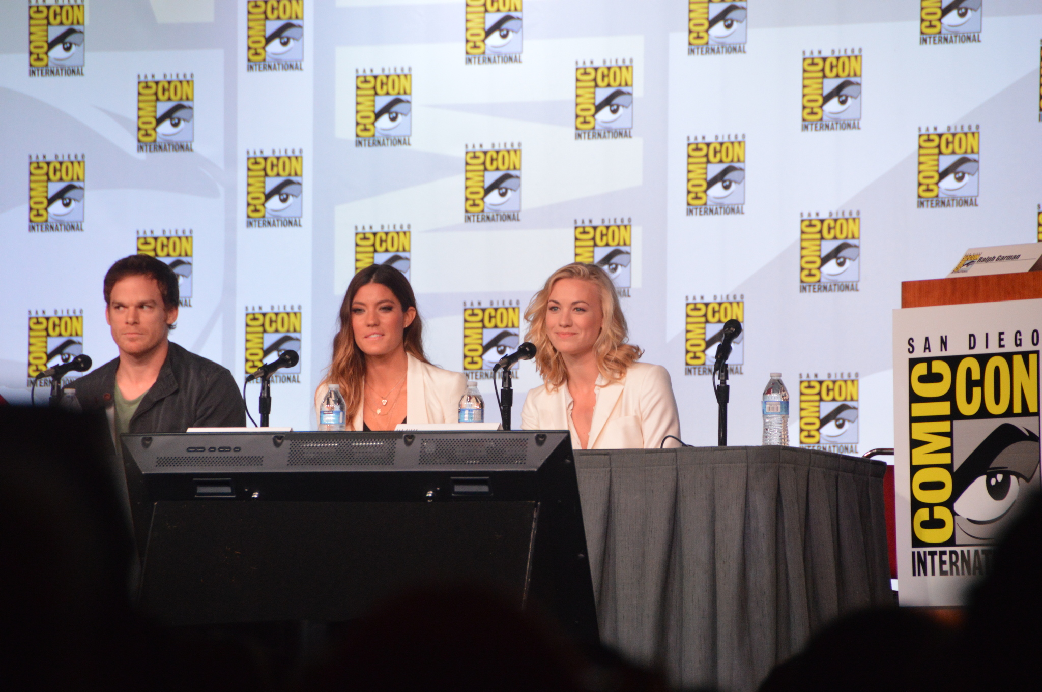 Michael C. Hall, Jennifer Carpenter and Yvonne Strahovski at event of Deksteris (2006)