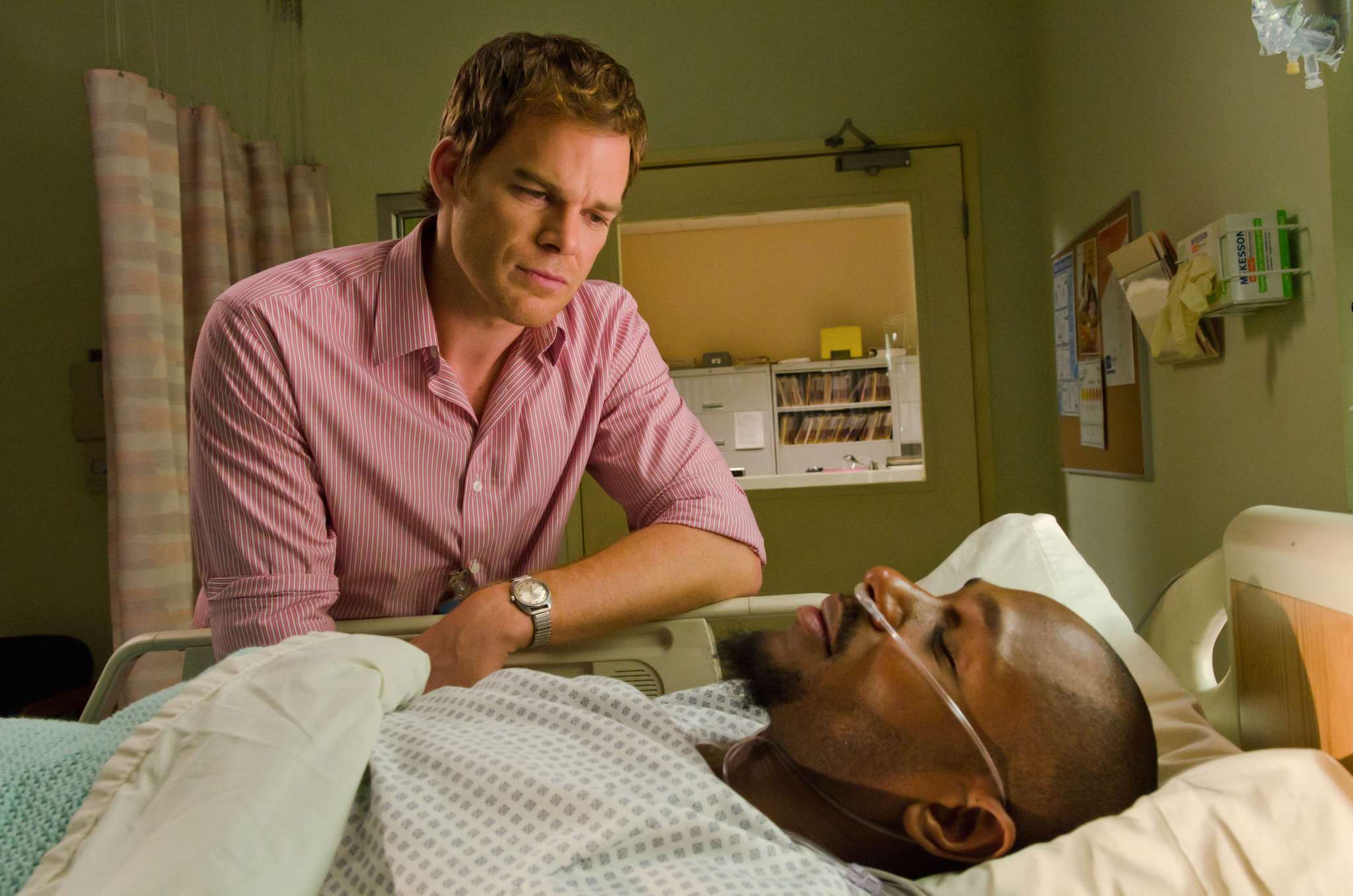 Still of Yasiin Bey and Michael C. Hall in Deksteris (2006)