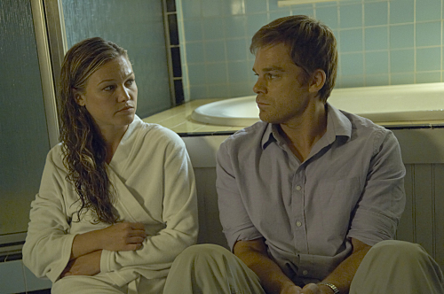 Still of Julia Stiles and Michael C. Hall in Deksteris (2006)