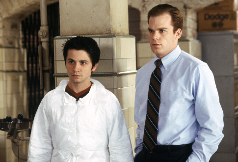 Still of Freddy Rodríguez and Michael C. Hall in Sesios pedos po zeme (2001)