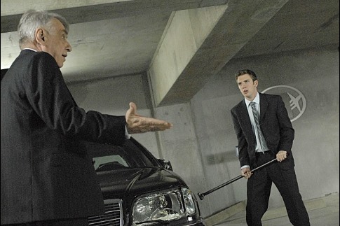 Still of Philip Baker Hall and Bret Harrison in The Loop (2006)
