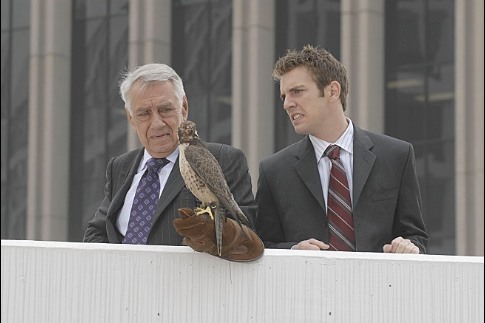 Still of Philip Baker Hall and Bret Harrison in The Loop (2006)