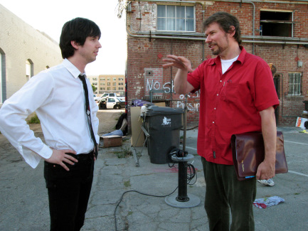 Tim Hamilton and Jon Heder in Mama's Boy (2007)