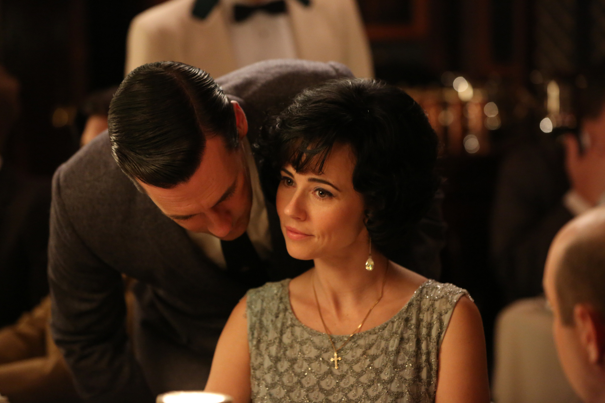 Still of Linda Cardellini and Jon Hamm in MAD MEN. Reklamos vilkai (2007)