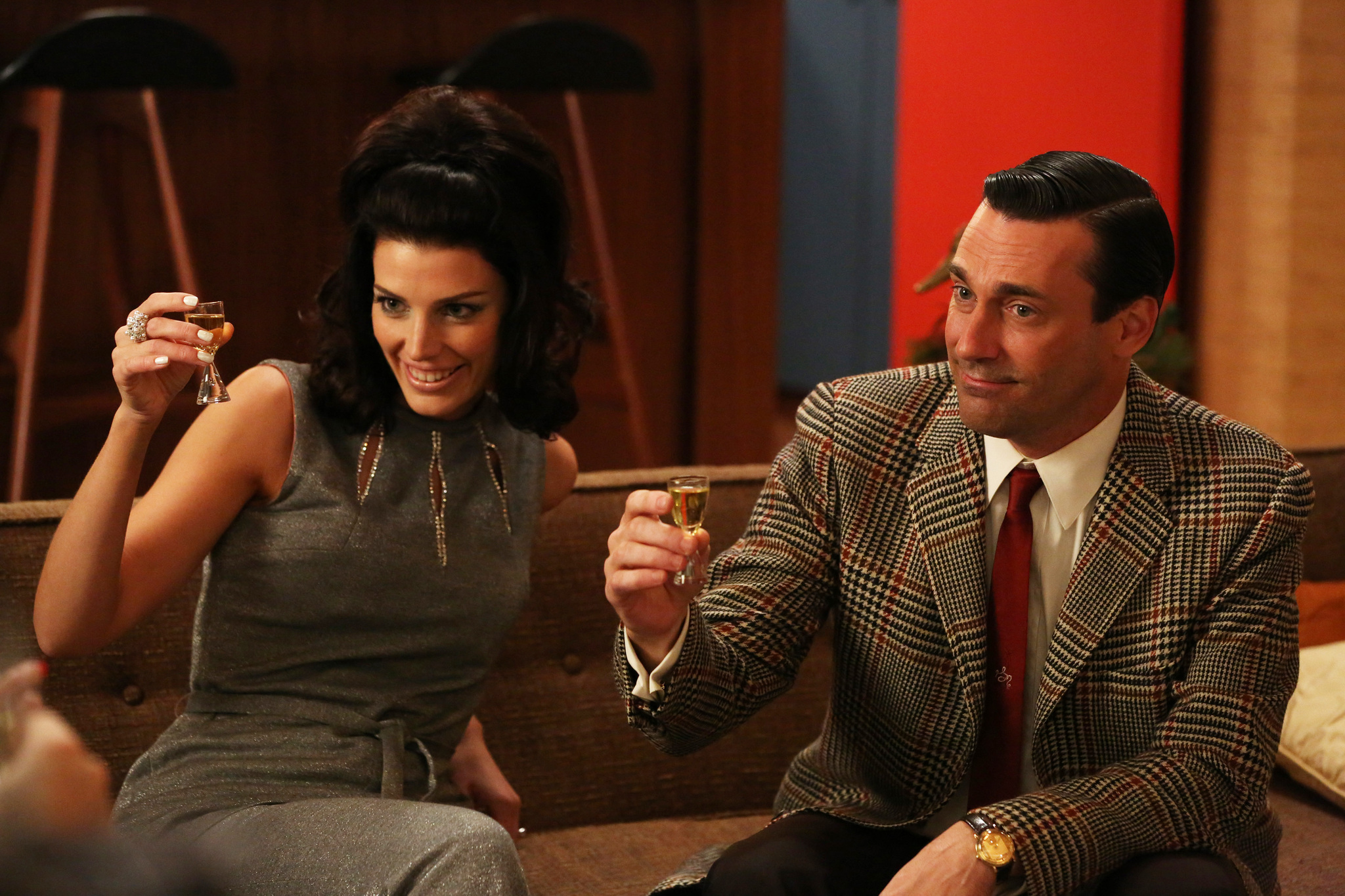 Still of Jon Hamm and Jessica Paré in MAD MEN. Reklamos vilkai (2007)