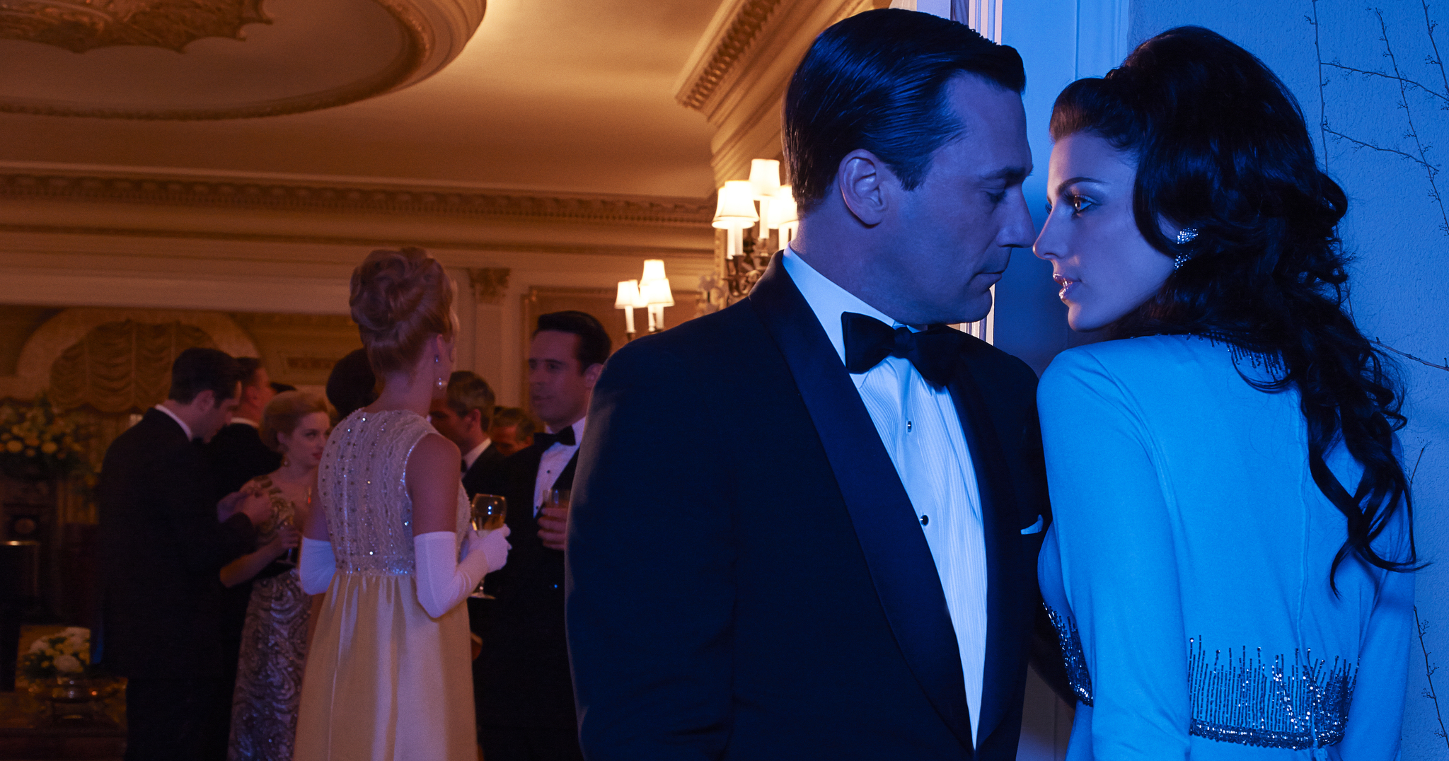 Still of Jon Hamm and Jessica Paré in MAD MEN. Reklamos vilkai (2007)