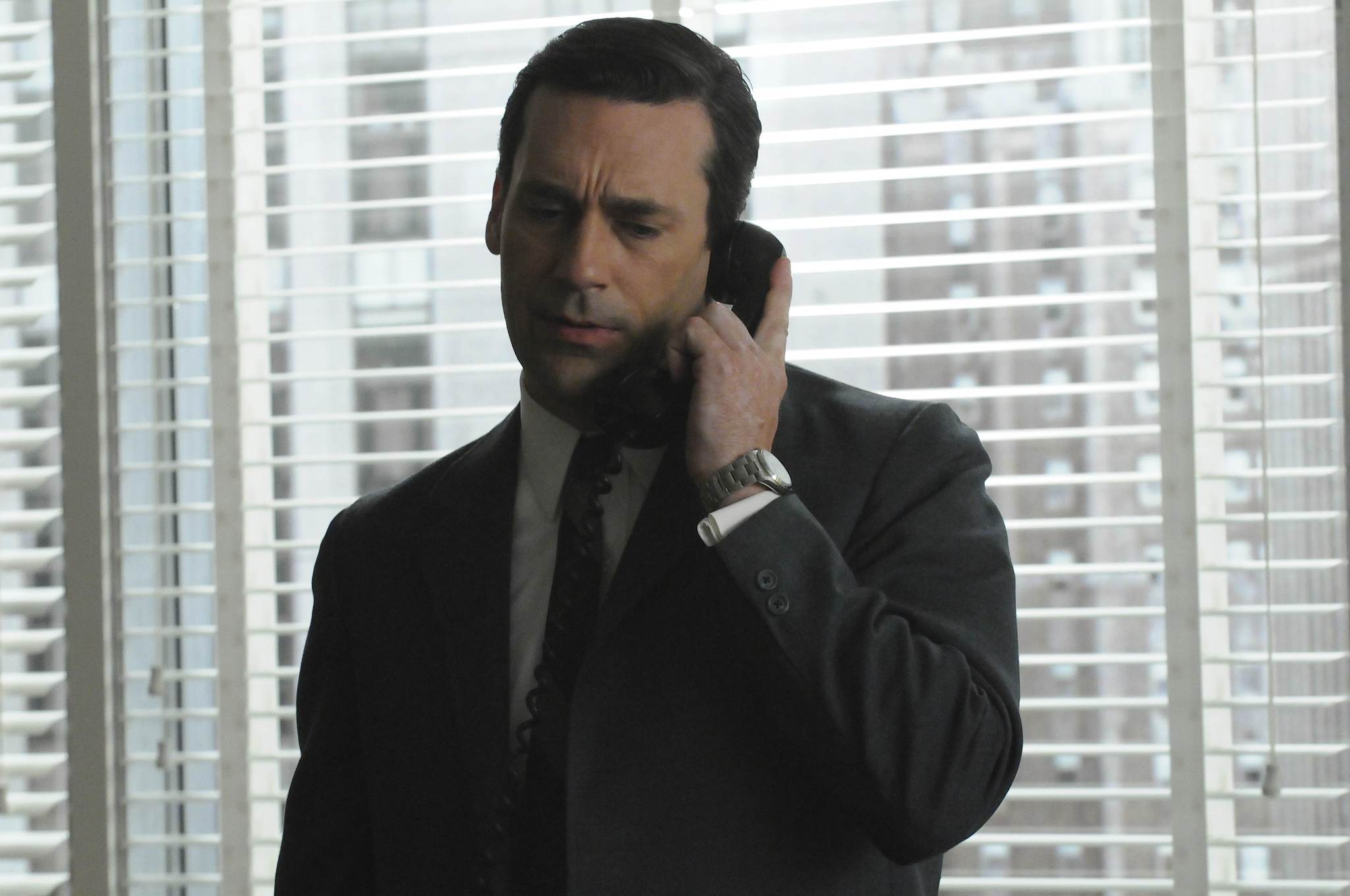 Still of Jon Hamm in MAD MEN. Reklamos vilkai (2007)