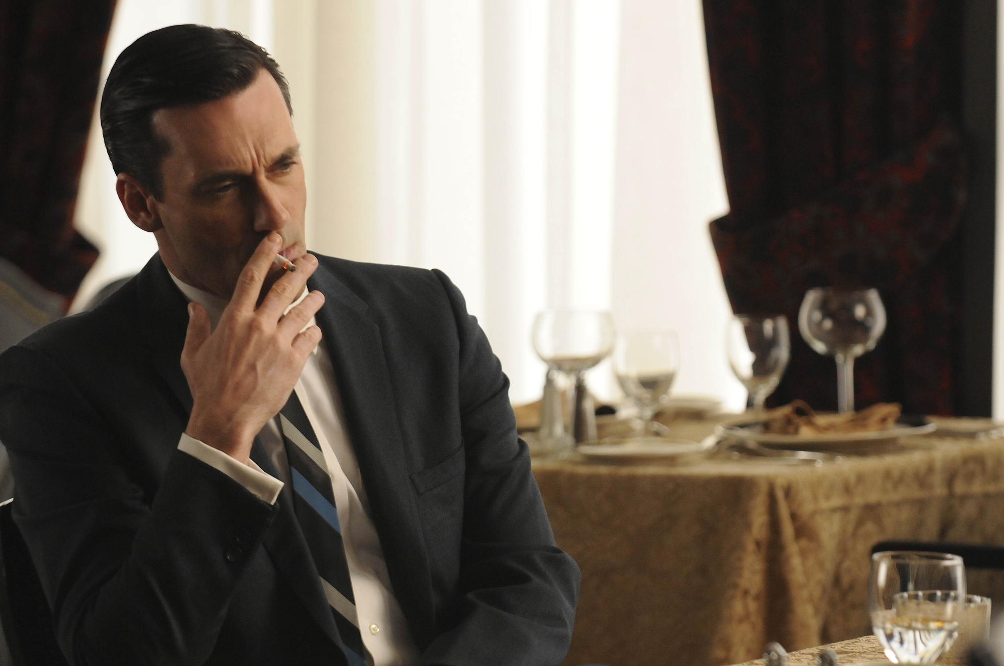 Still of Jon Hamm in MAD MEN. Reklamos vilkai (2007)