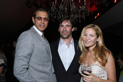 Jeff Goldblum, Jon Hamm and Jennifer Westfeldt at event of MAD MEN. Reklamos vilkai (2007)