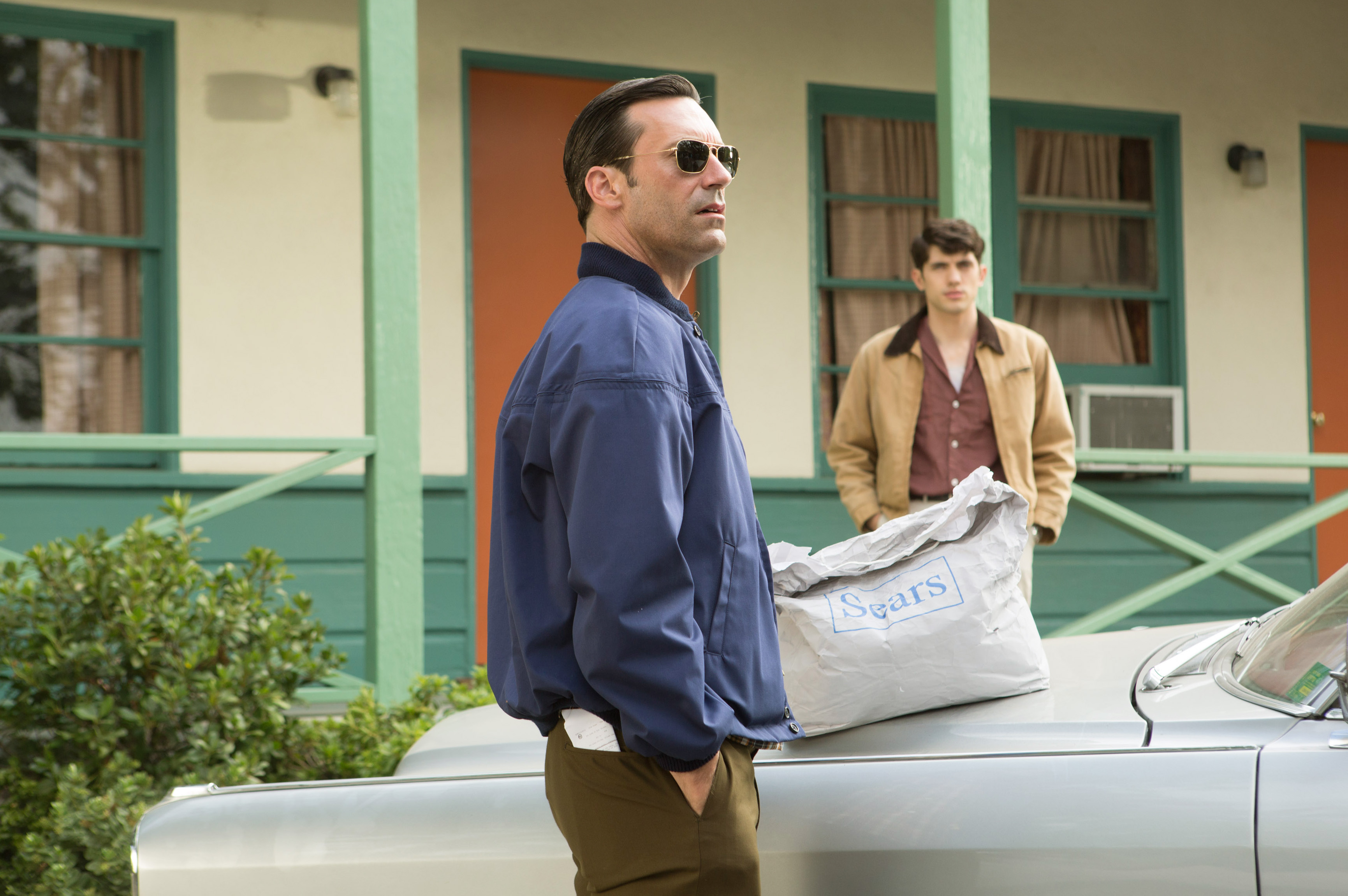 Still of Jon Hamm and Carter Jenkins in MAD MEN. Reklamos vilkai (2007)