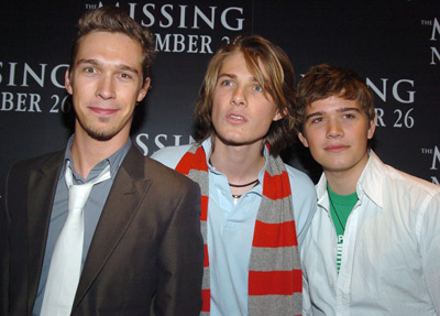 Isaac Hanson, Taylor Hanson and Zac Hanson at event of The Missing (2003)