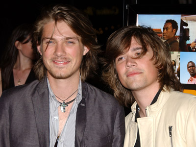 Taylor Hanson and Zac Hanson at event of Darfur Now (2007)