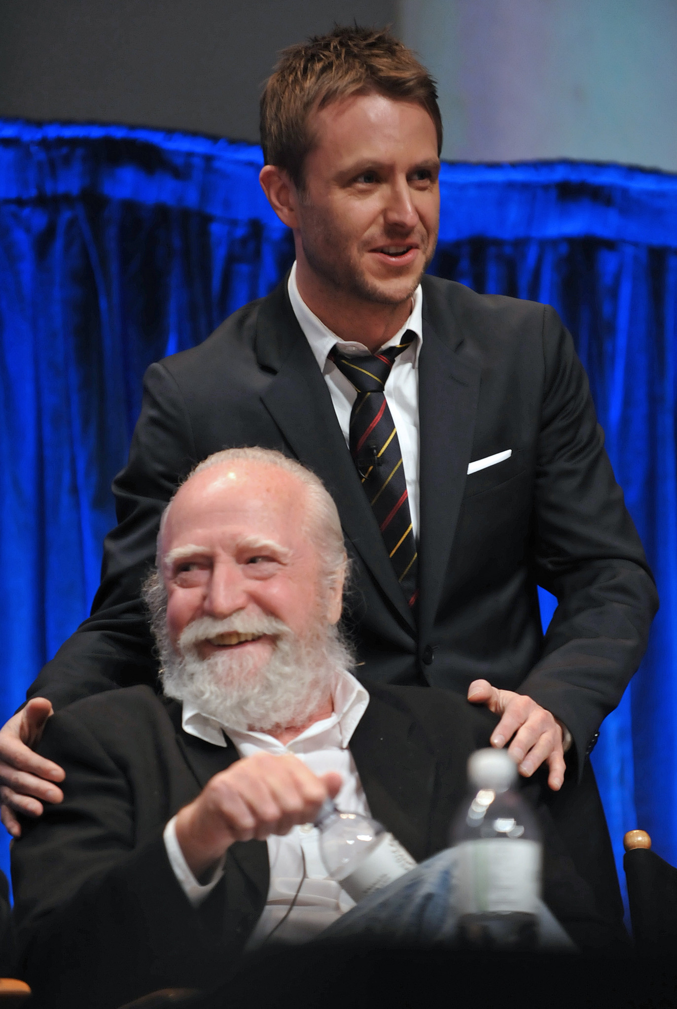 Chris Hardwick and Scott Wilson at event of Vaiksciojantys negyveliai (2010)