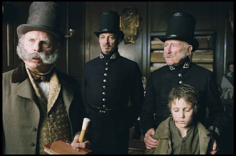 Still of Edward Hardwicke and Barney Clark in Oliver Twist (2005)