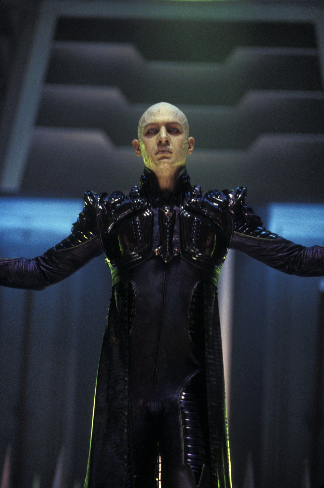 Still of Tom Hardy in Star Trek: Nemesis (2002)