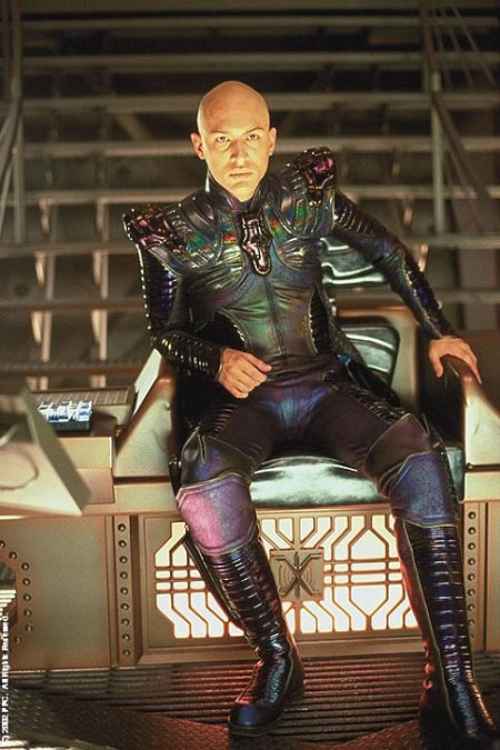 Still of Tom Hardy in Star Trek: Nemesis (2002)