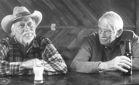 Still of Richard Farnsworth and Wiley Harker in The Straight Story (1999)