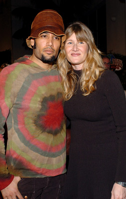 Laura Dern and Ben Harper at event of Meet the Fockers (2004)