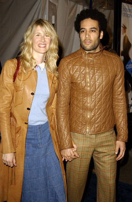 Laura Dern and Ben Harper at event of Pagauk, jei gali (2002)