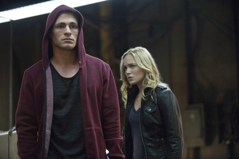 Still of Roy Harper, Caity Lotz and Colton Haynes in Strele (2012)