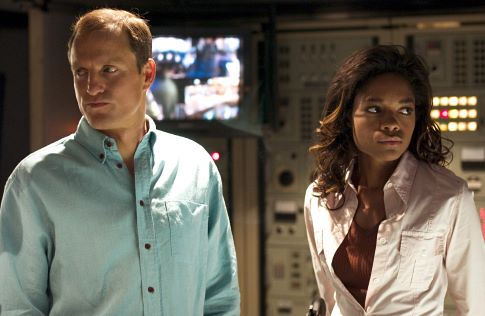 Still of Woody Harrelson and Naomie Harris in After the Sunset (2004)