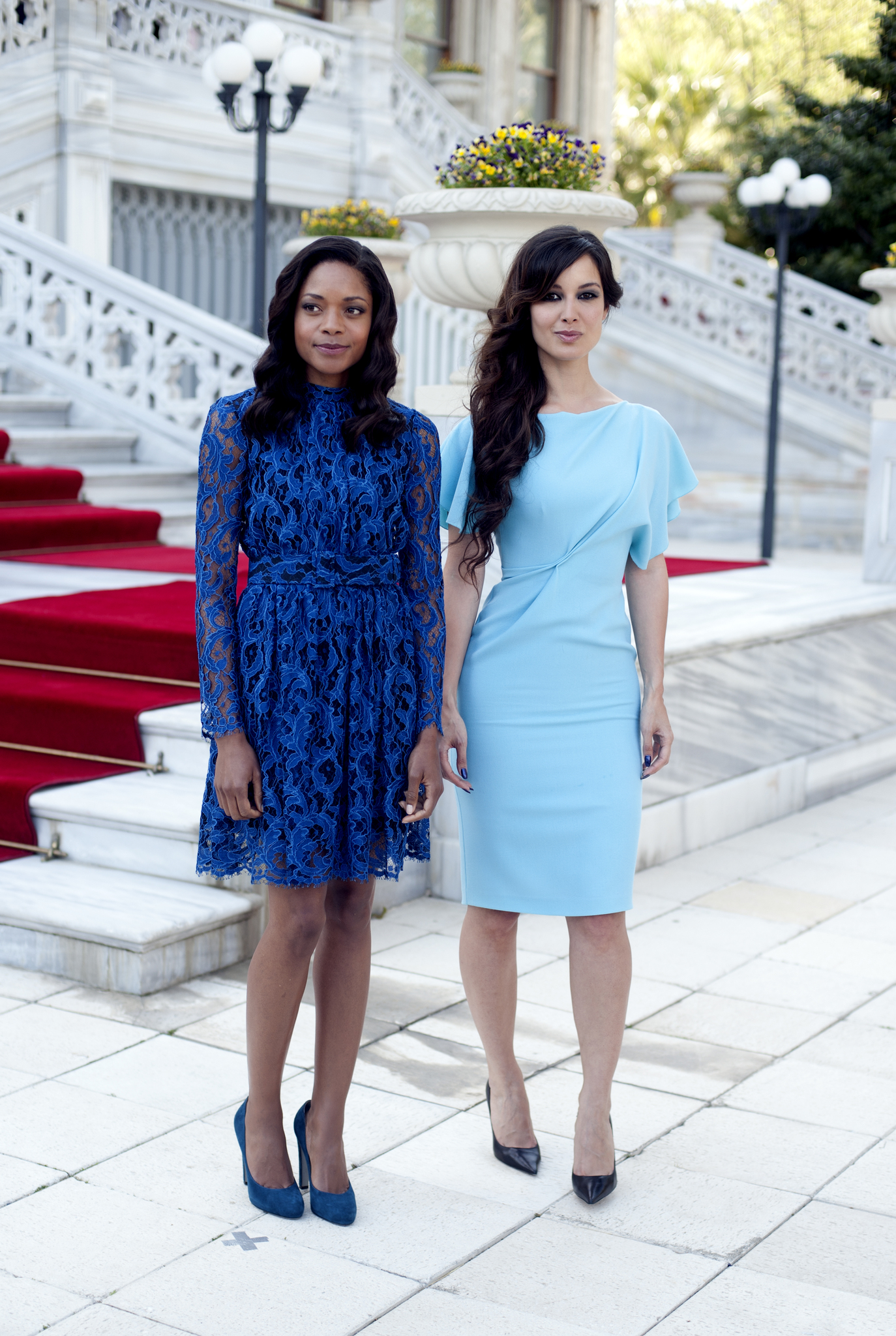 Naomie Harris and Bérénice Marlohe at event of Operacija Skyfall (2012)