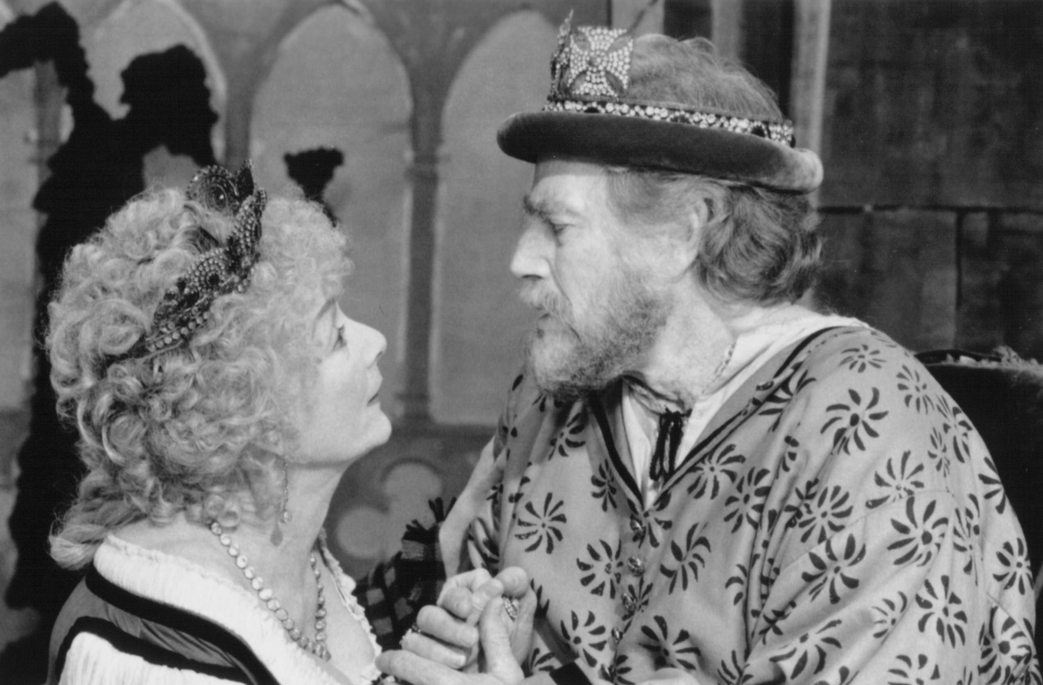 Still of Charlton Heston and Rosemary Harris in Hamlet (1996)