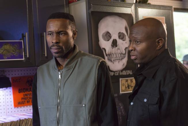 Still of Steve Harris and Wood Harris in Justified (2010)